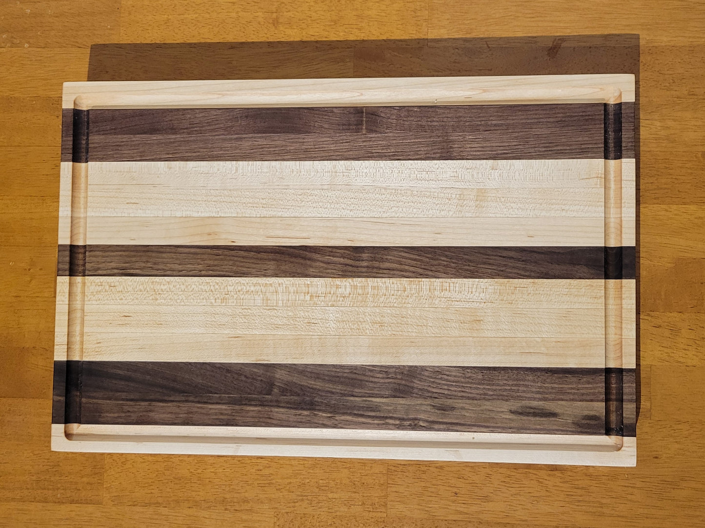 Lage Cutting Board Maple and Walnut