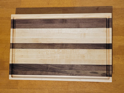 Lage Cutting Board Maple and Walnut